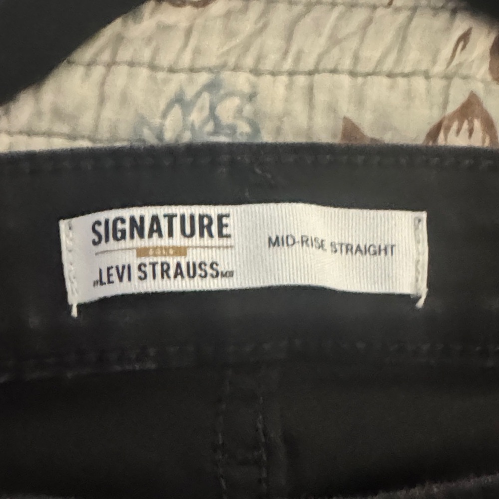 Levi's Signature Women's Black Straight Leg Jeans